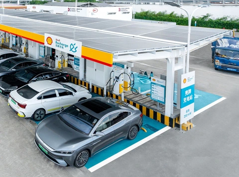  Shell Tiên Phong Trong Dịch Chuyển Năng Lượng: Đóng Cửa Trạm Xăng, Mở Rộng Trạm Sạc